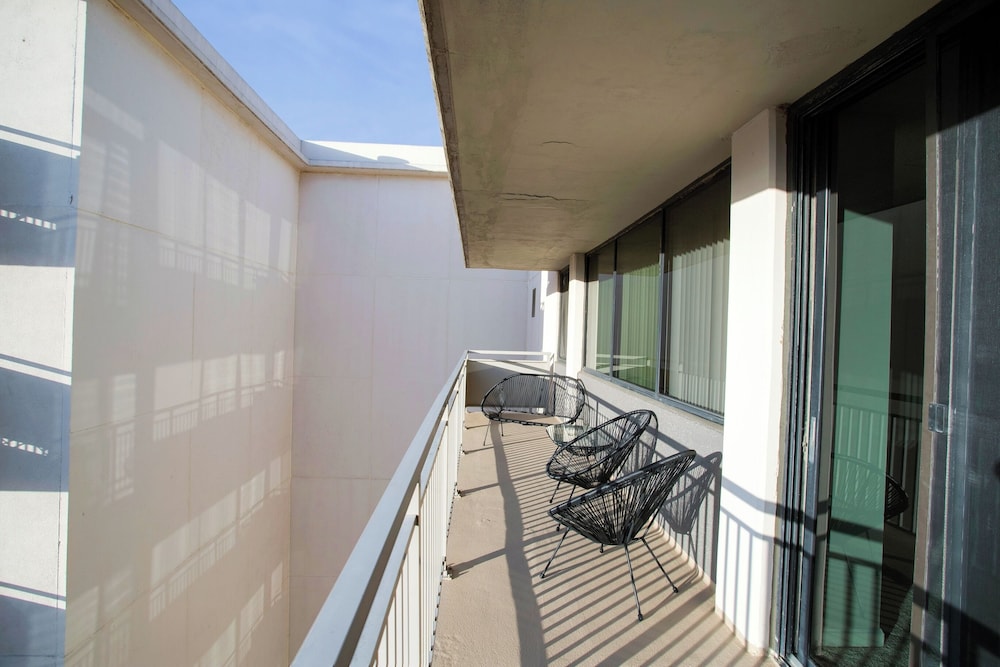 Modern Spacious Apt Crystal City