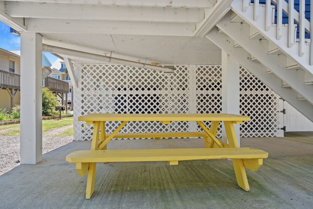 Beach Nest - R R Beach Club