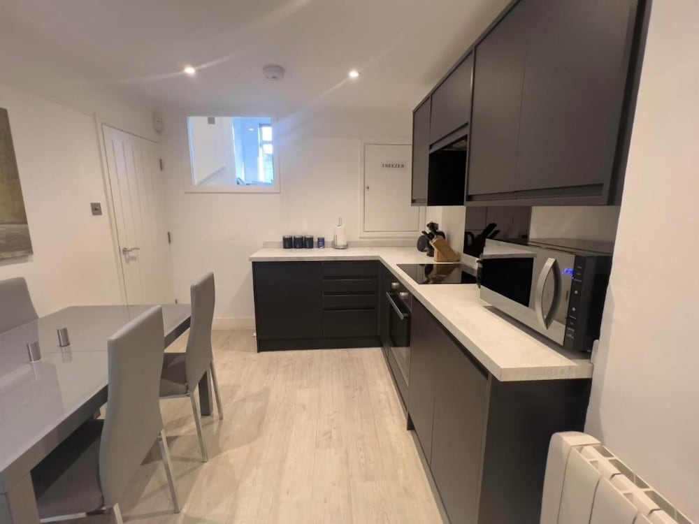 Apartmentsleeps8-wifi-famillyfriendly-citycentre
