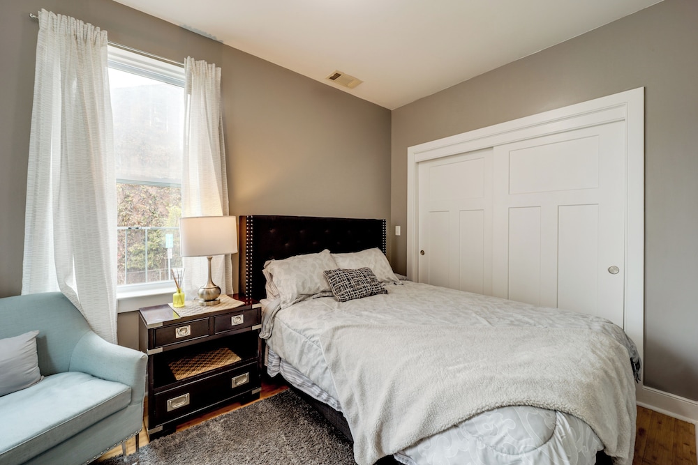 Queen City Charm Near University & Hospitals!