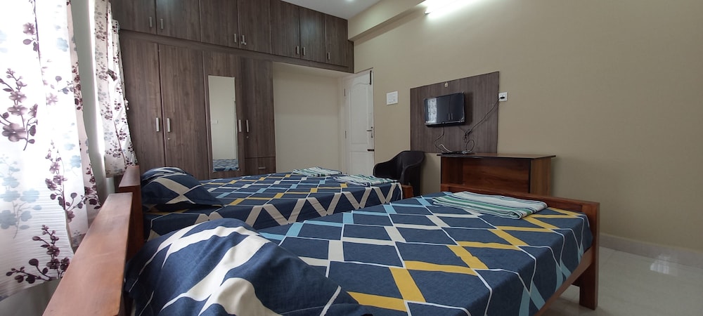 Shantham Service Apartments Indumangar view 2