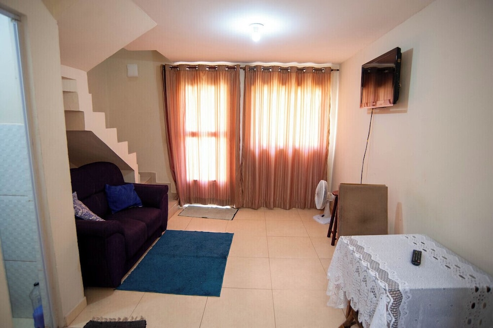 Casa Pet Friendly com Varanda e Churrasqueira