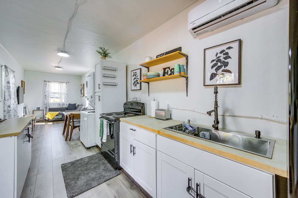 Winnsboro Tiny House w/ Trails, Yard Games & More!