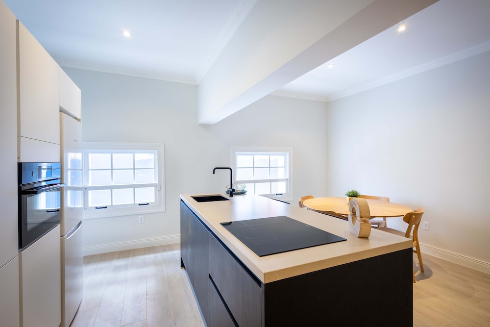 Modern Elegant Broadway Vibes in Willemstad