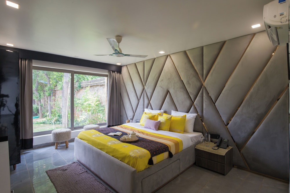 ELIVAAS 5-BHK with Luxe Mudhouses, Tents, Pond & Pvt Pool | Kaimalgarh Farmstay