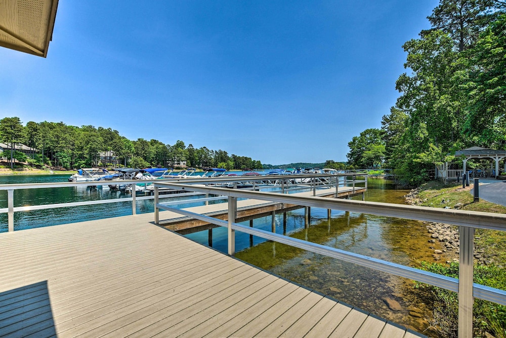 Golf Course View: Modern Keowee Key Condo!
