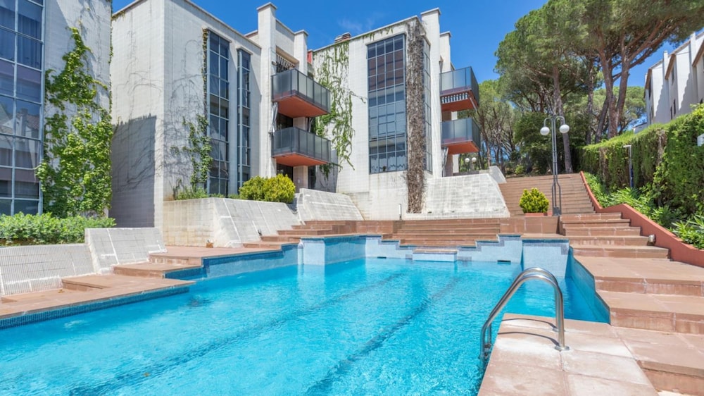 Pineda in Llafranc With 4 Bedrooms and 2 Bathrooms