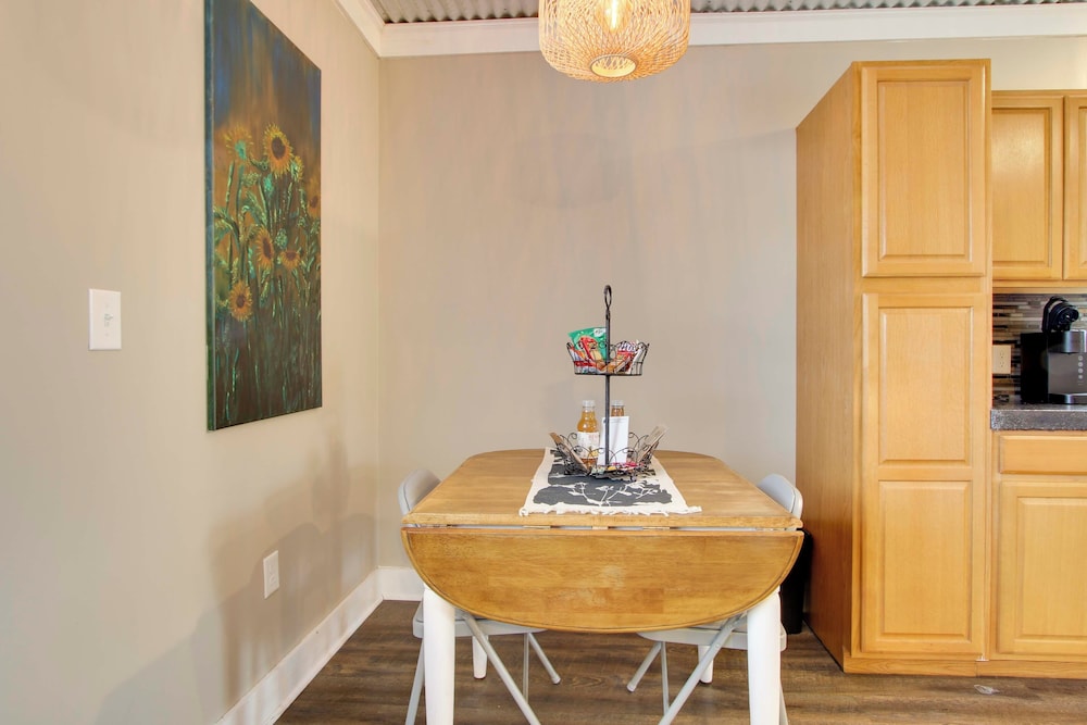 3 Mi to Shops & Eats in Uptown: Greenwood Studio