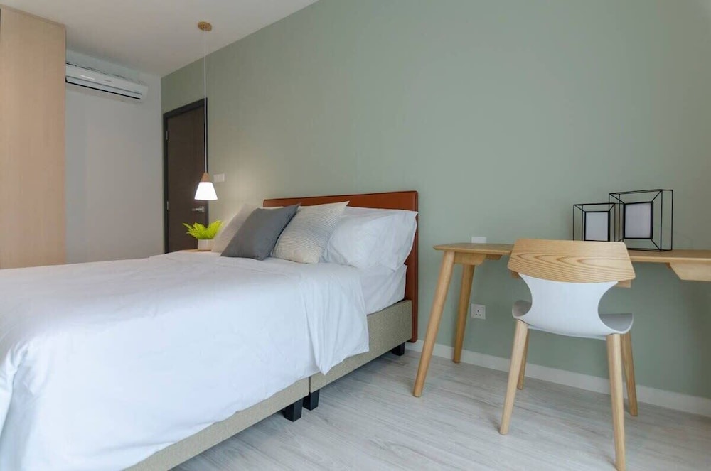 A Comfy & Bright 2BR Suasana Suite 6, Free Parking