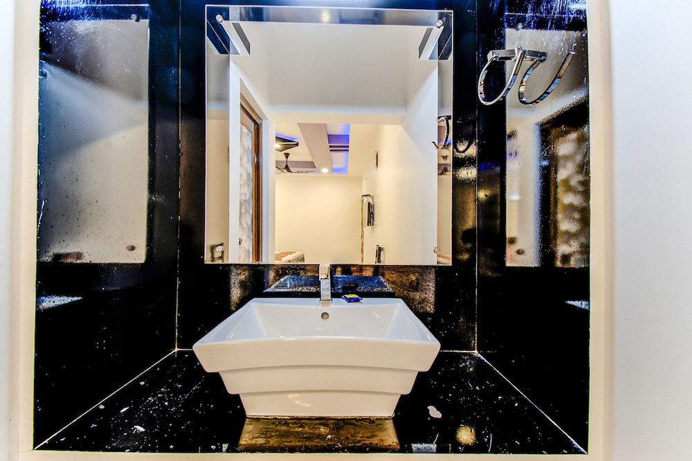 Fabhotel Shalom Indus Residency