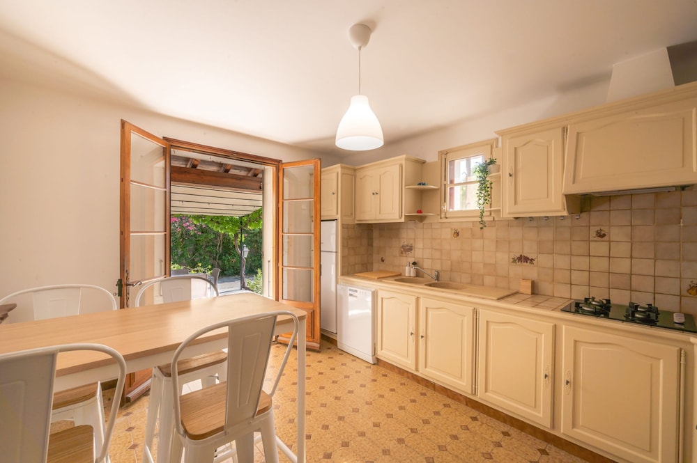 Mas Lou Pitchoun Exceptional Villa Between the Alpilles and Avignon