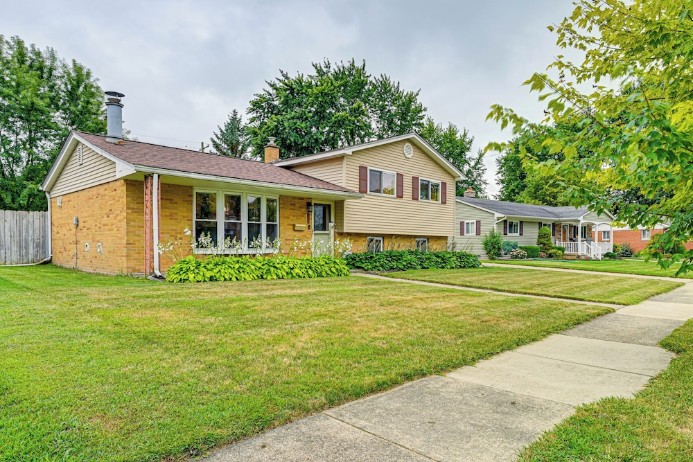 1 Mi to Dtwn: Suburban Home w/ Yard in Owosso