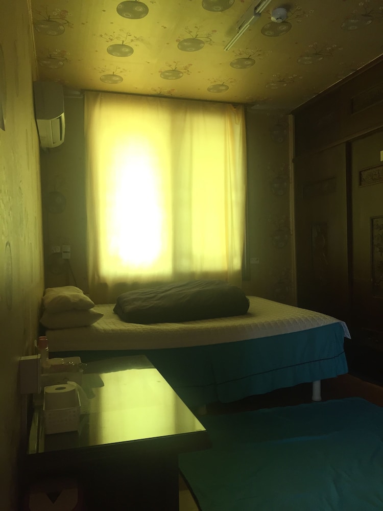 Springflower Guesthouse - Hostel