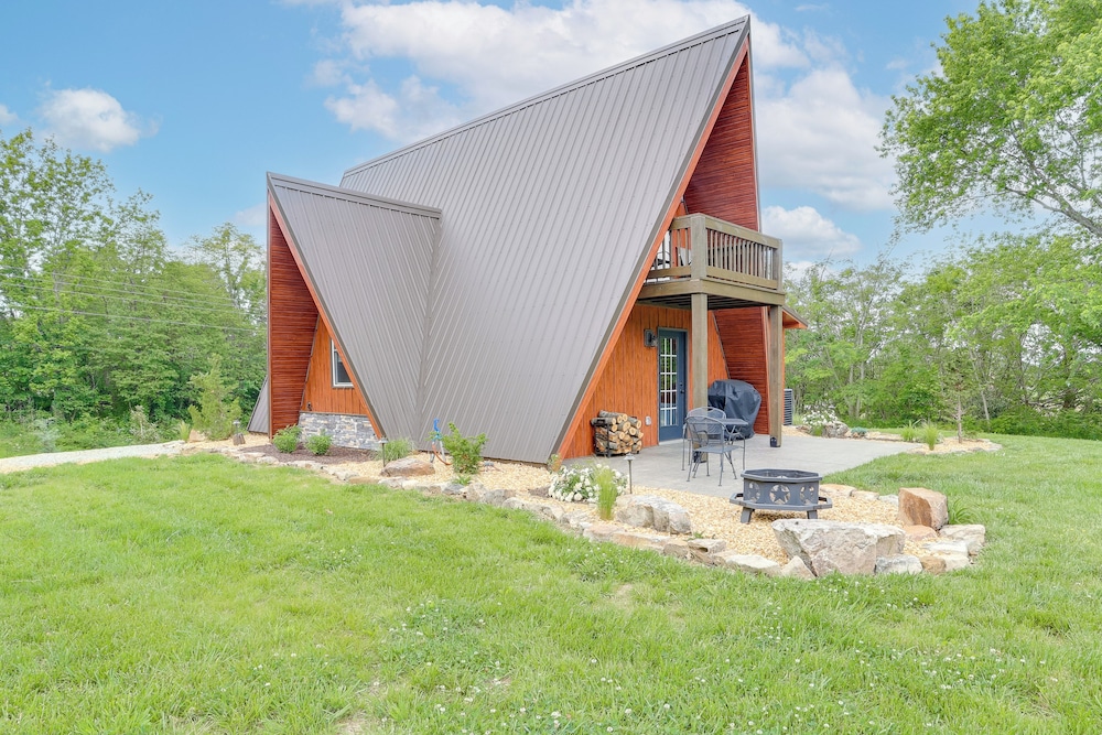 Hot Tub, Fire Pit, Bbq, On-site Pond: Kenton Cabin