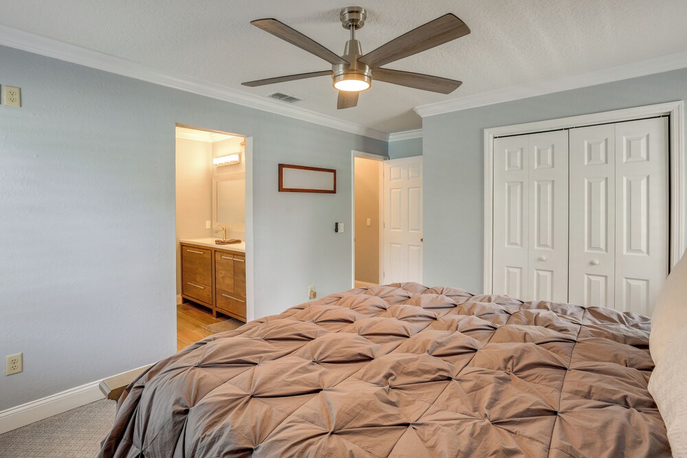 Suwannee River Retreat: Dock & Screened Porch!
