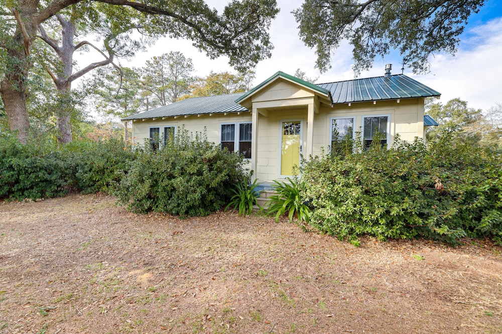 Peaceful Atlantic Cottage w/ Deck & Yard!