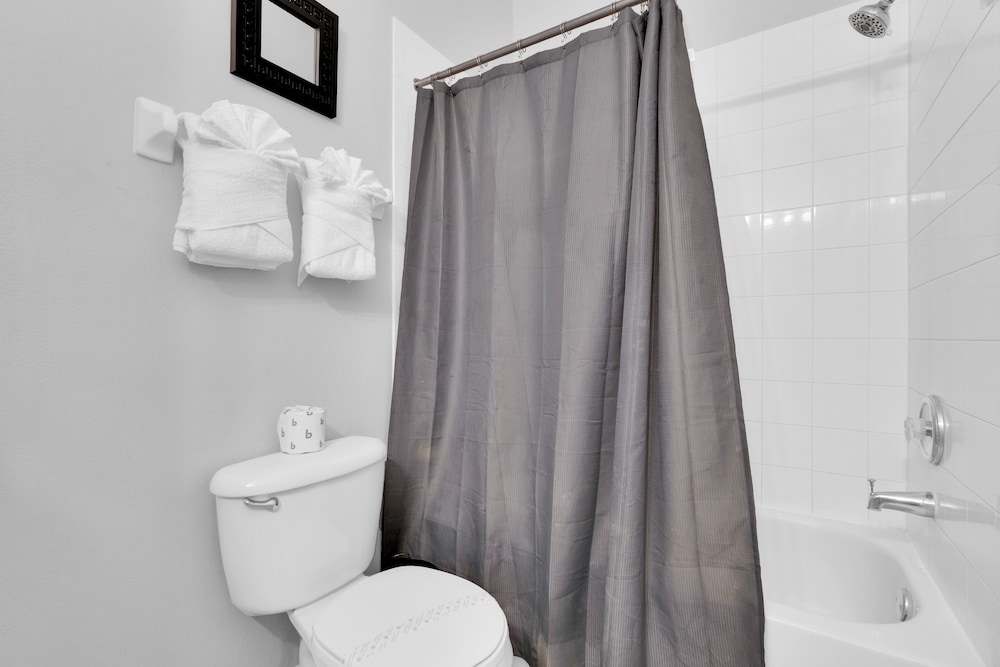 5Br Kissimmee Home W/ Pool & Game Room Fun - Image 4