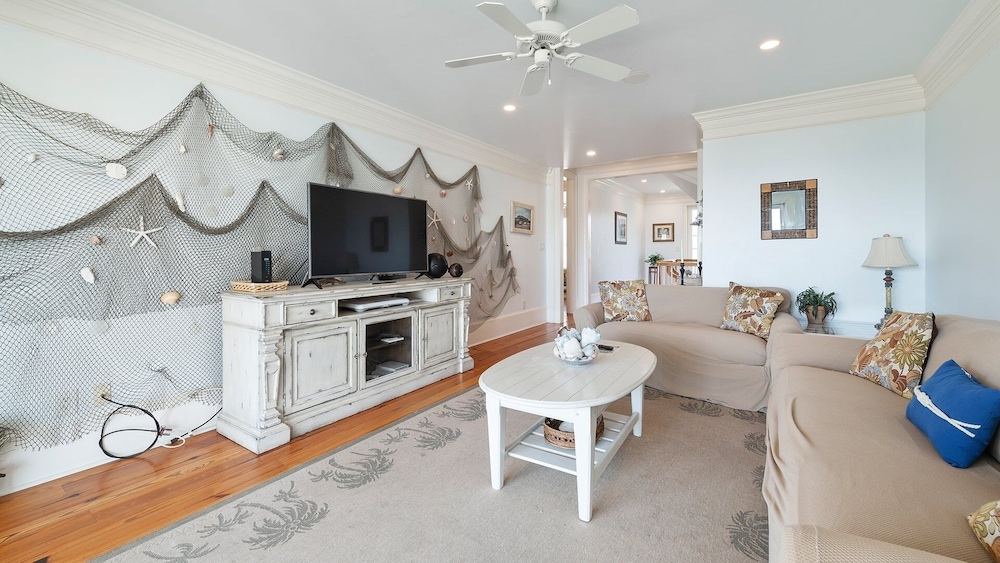 Out Of This World Beachfront Home 6 Bedroom Home by Peace Vacations view 2