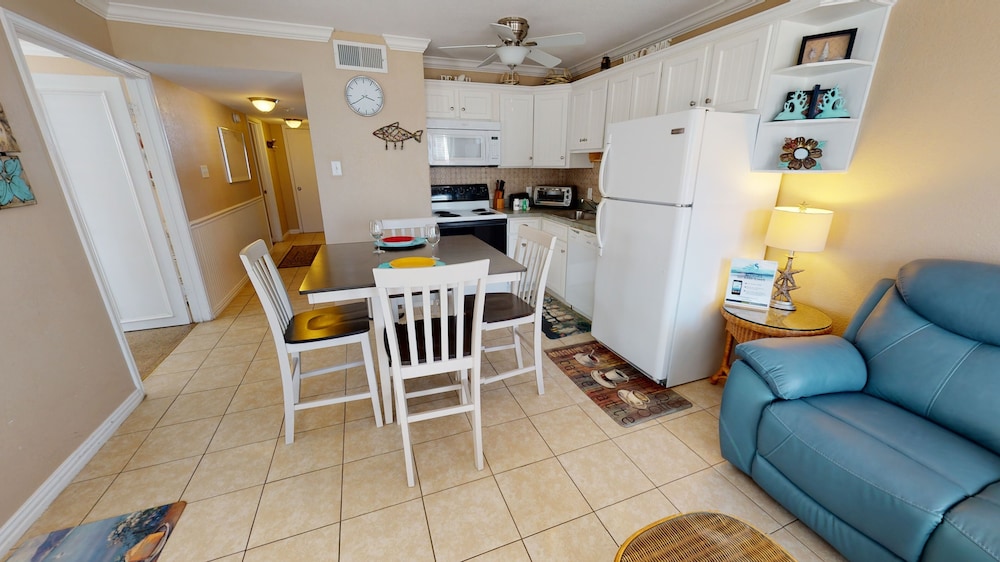Seascape 2201 2 Bedroom Condo by RedAwning