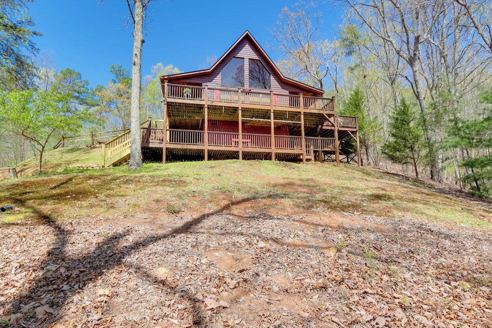 5 Mi to Cherokee Lake: Pet-friendly Cabin w/ Deck!
