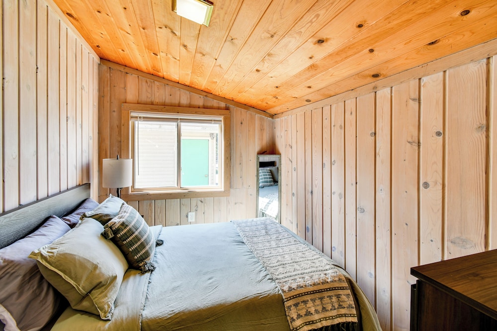 Walk to Houghton Lake: Cabin w/ Fire Pit!