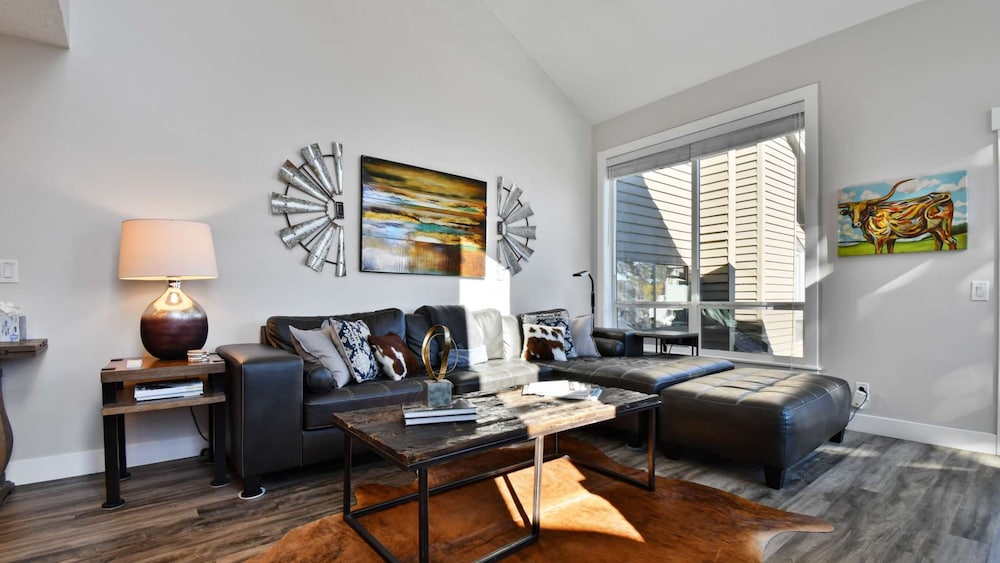 Powder Pointe by Avantstay Minutes From Base Village