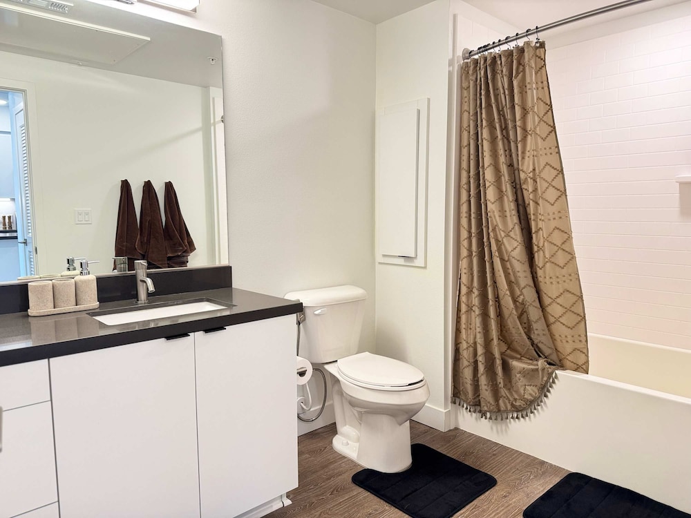 Luxury Stay Near Disneyland Pool Gym Free Parking