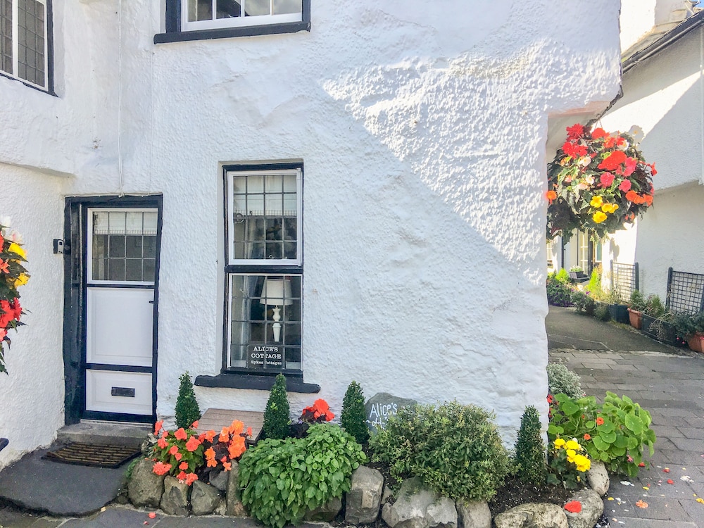 Alice's Cottage view 4