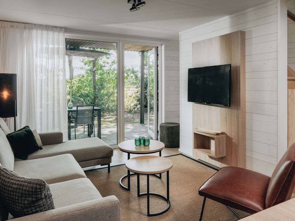 Spacious Villa in Forest Park