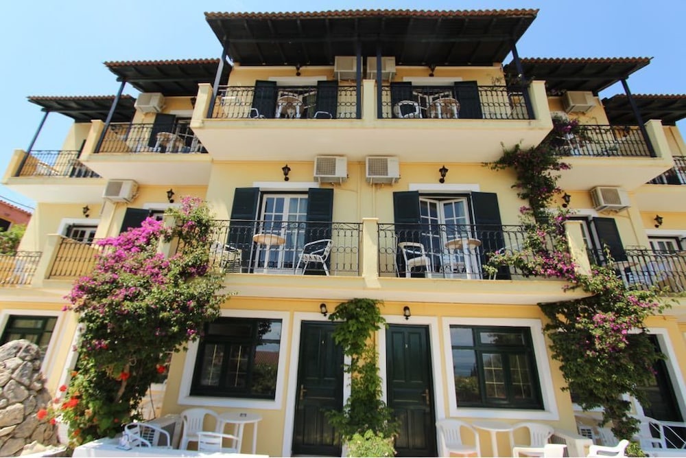 Avra Paradise Aparthotel