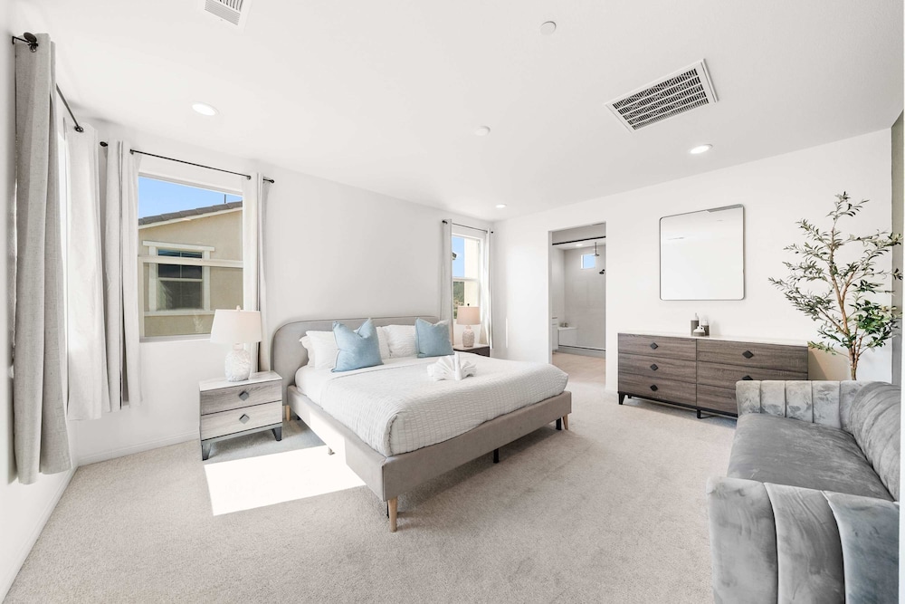 @ Marbella Lane - Curated 5BR in Upscale RMV Haven