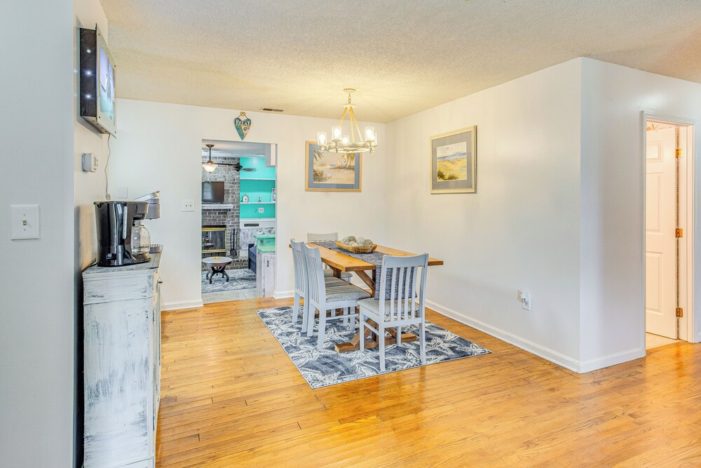 3 Mi to Ocean: Home w/ Deck in Little River!