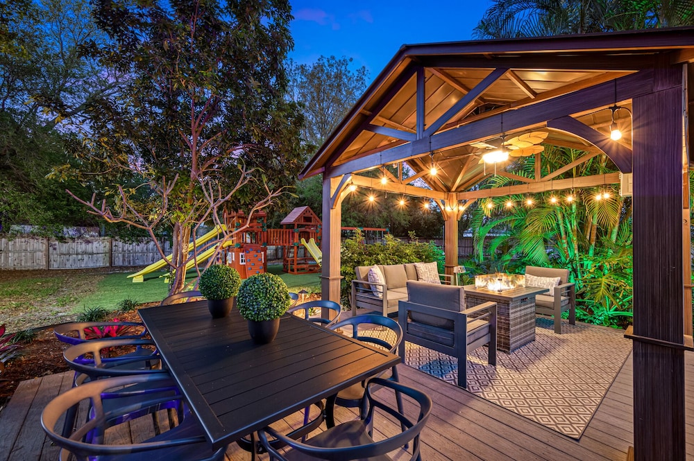 Luxury Retreat: Pool, Games, Basketball & More!