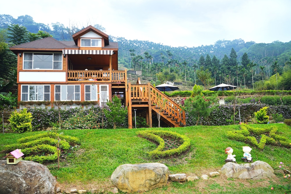 Sitou Flora's House B&B