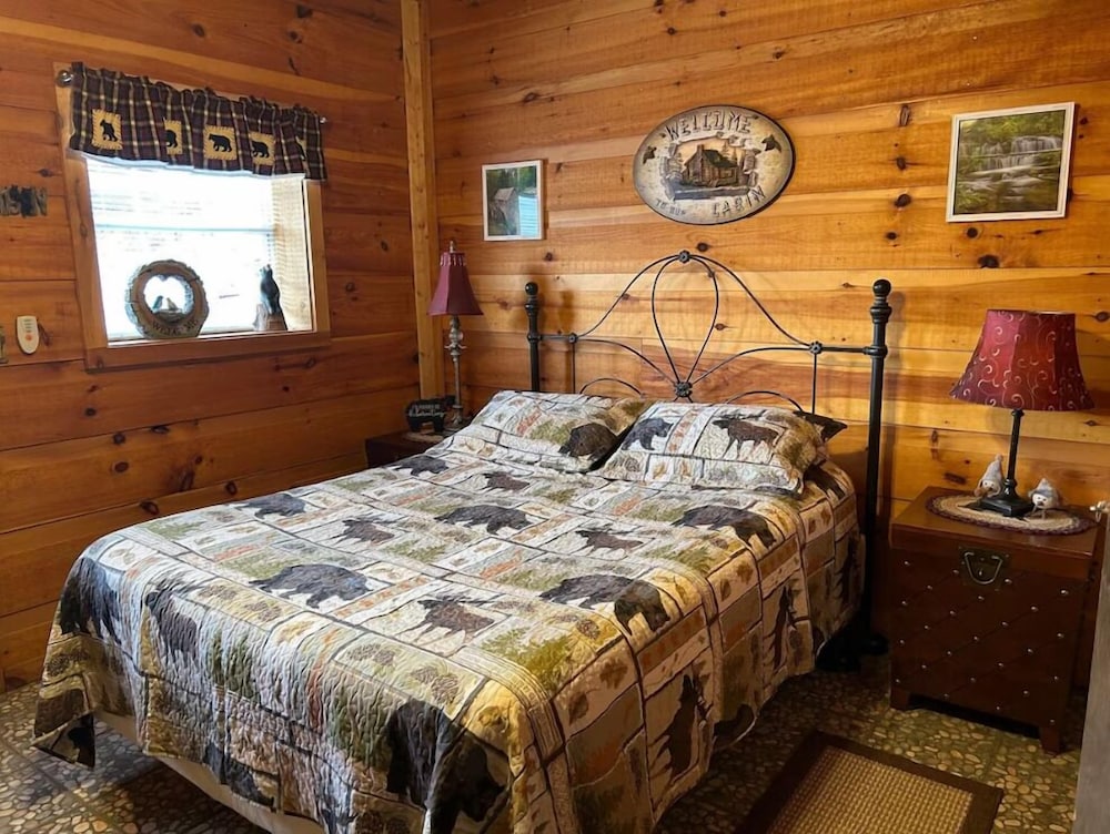 Riverside Retreat 4 Bedroom Cabin