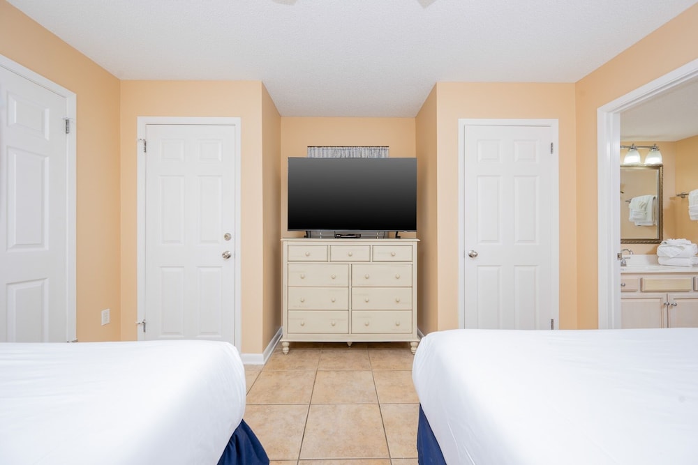 Phoenix Vi 6509 2 Bedroom Condo