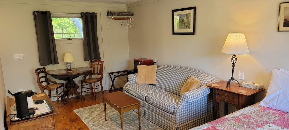 Hawks House Inn
