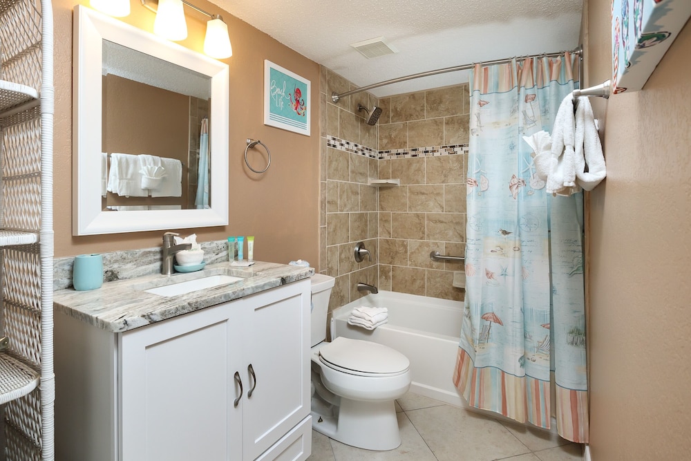 Islander 4005 by Brooks and Shorey Resorts