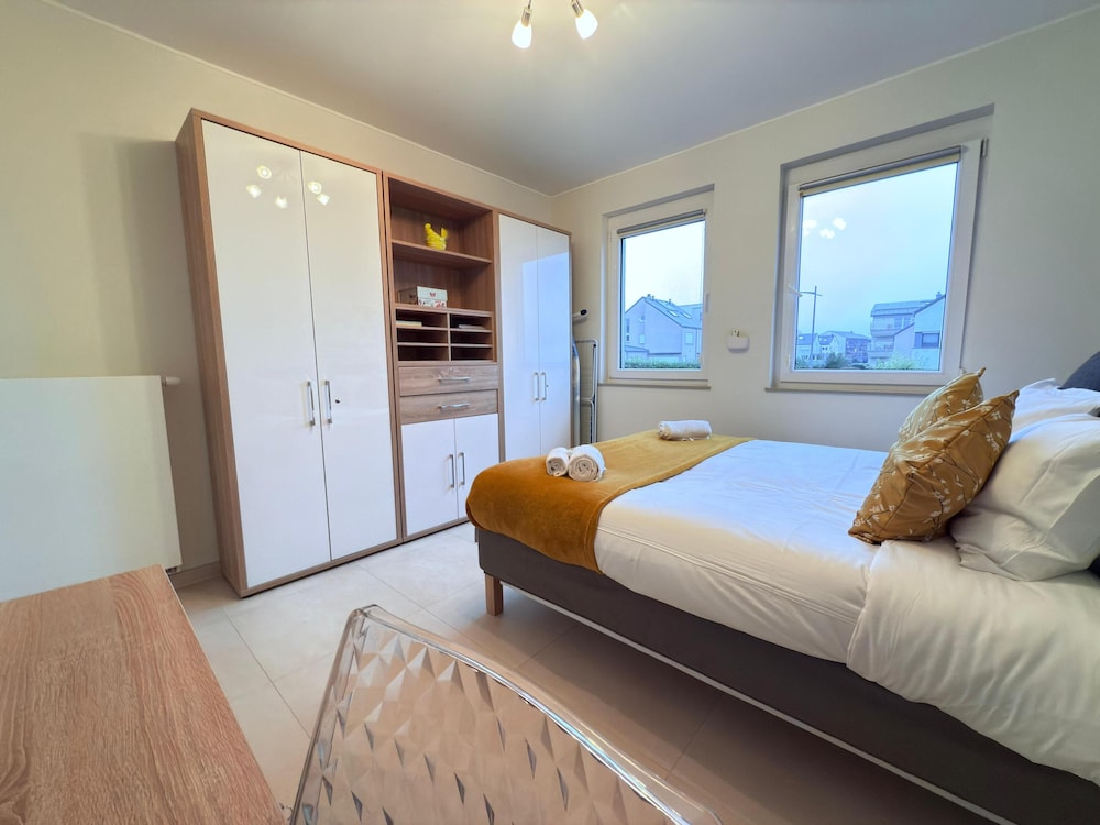 Comfort 2 bedrooms Apt w balcony&parking