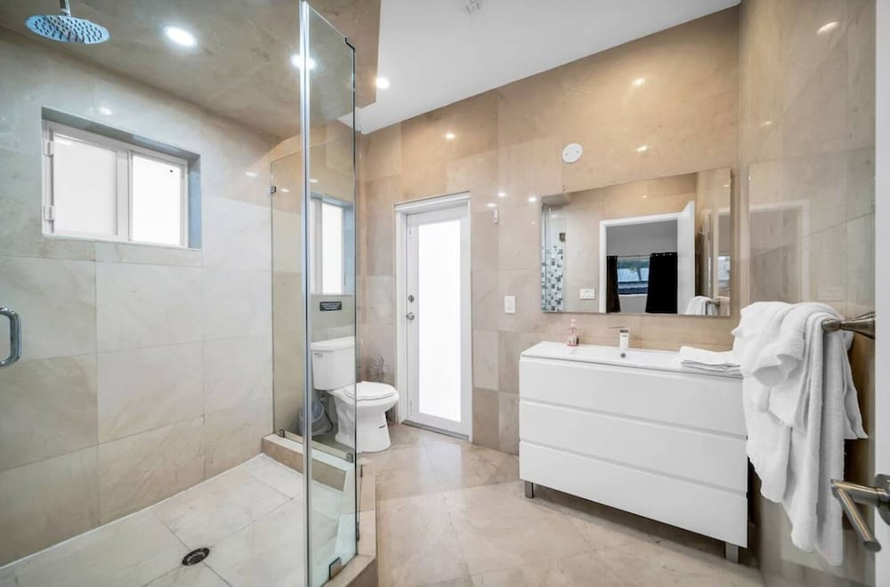 Elegant Home With Heated Pool