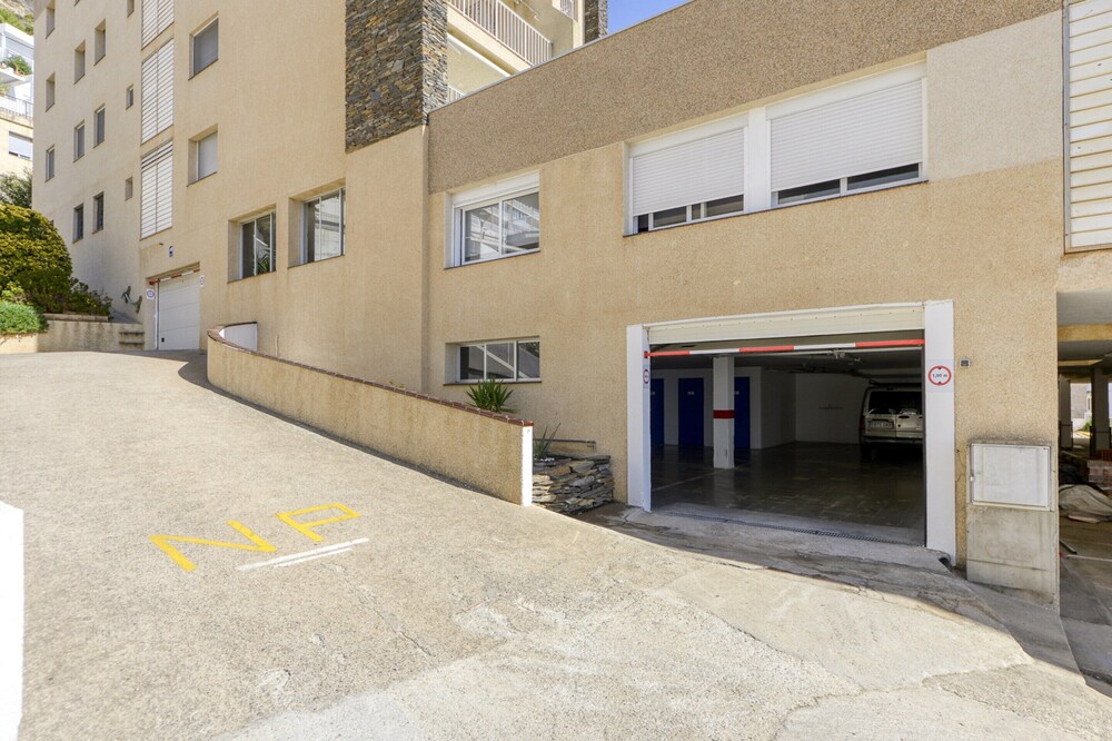 Apartment in Roses Near Rock Beach