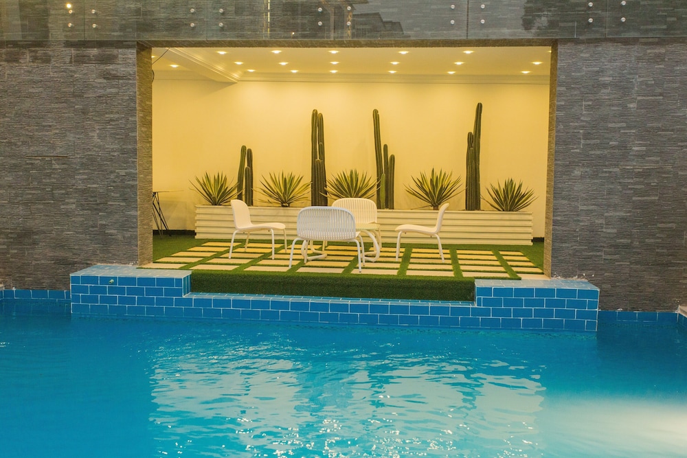 Dream Penthouse 2BR Steps to Beach Downtown Location view 3