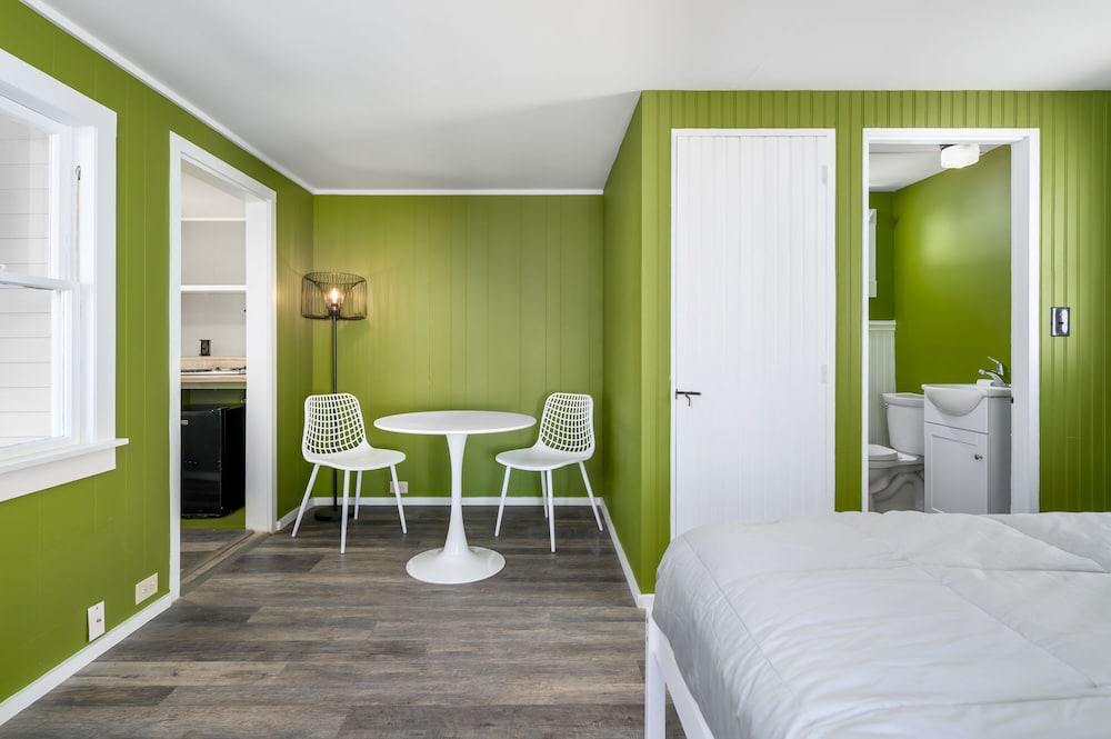 The Beaches Guest Rooms and Cottages