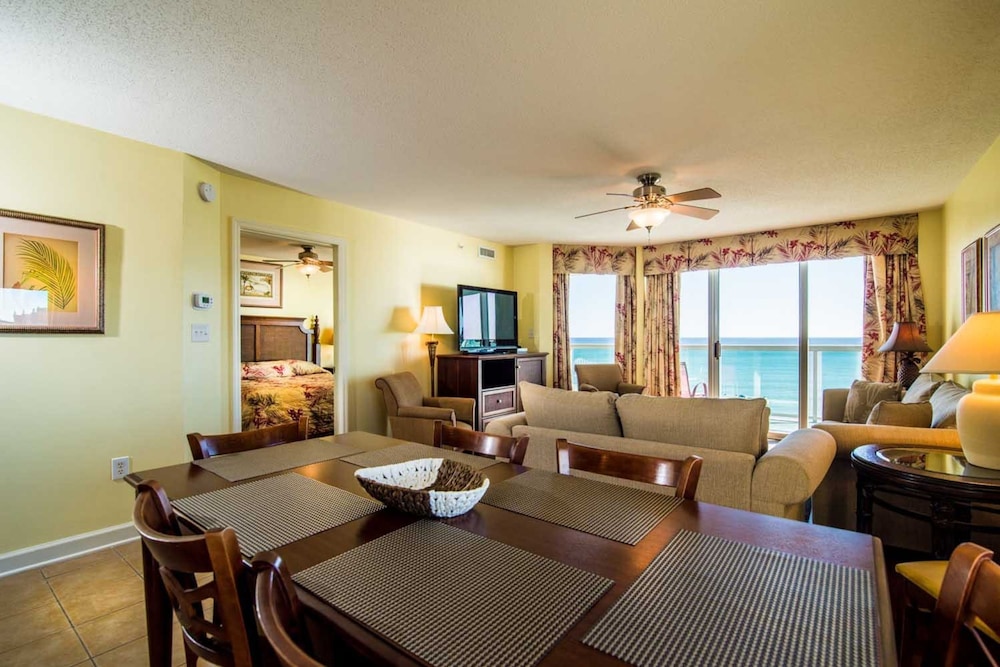 Malibu Pointe by Condo-World