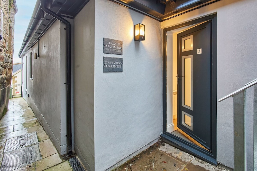 Host Stay Driftwood Apartment