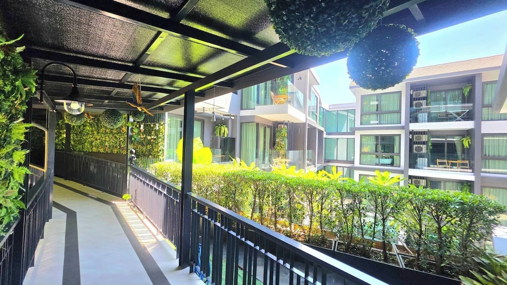 Room-a301- 1 Bedroom Corner Condo Forest