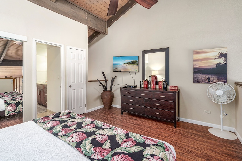 Kamaole Sands 2-406 - Luxurious Renovation - Penthouse Ocean Views - Split AC