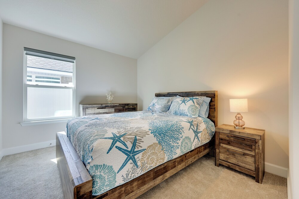 11 Mi to Ocean: Home w/ Pool Access in Palm Coast