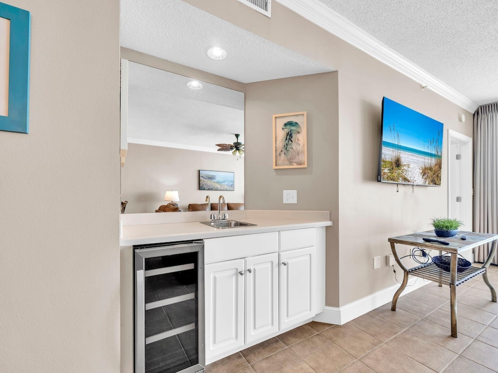 Majestic Beach Towers 2-1608