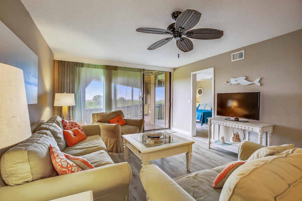 Oceanfront Bliss: Night of Lights Getaway! view 3